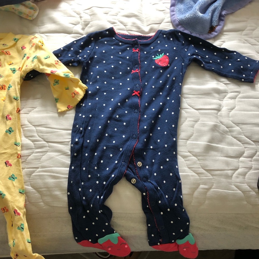 6-9 month footies (4 left)